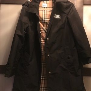 Burberry rain coat  size 2  like new black